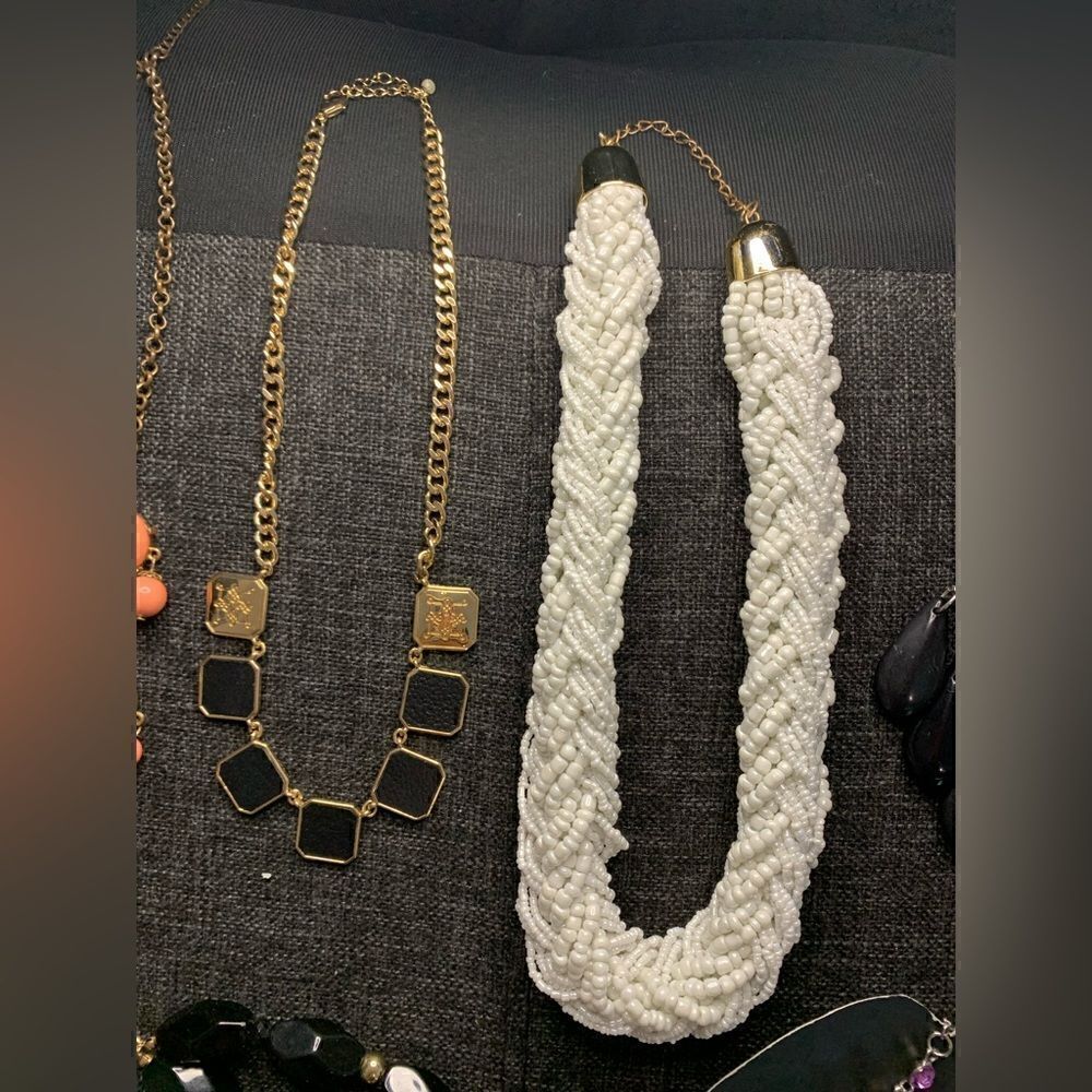 Beautiful Dangling Necklace Bundle - Picture 3 of 6
